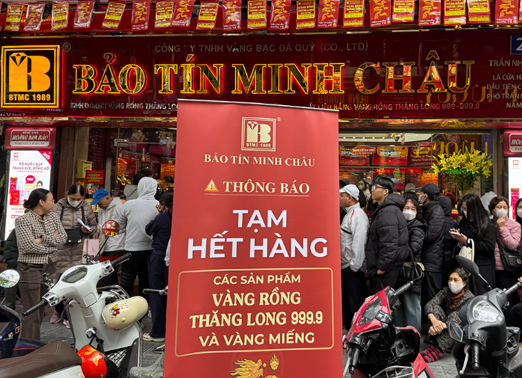 Sáng 3/2, giá vàng thế giới đảo chiều tăng mạnh sau phiên lao dốc sâu trước đó. 