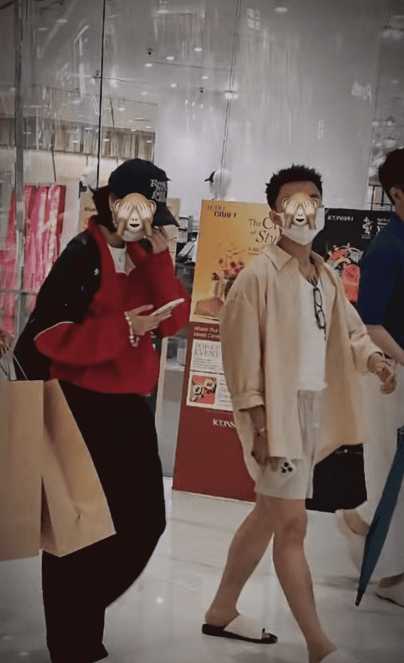 Sơn Tùng và Hải Tú bị bắt gặp sắm đồ Tết?  