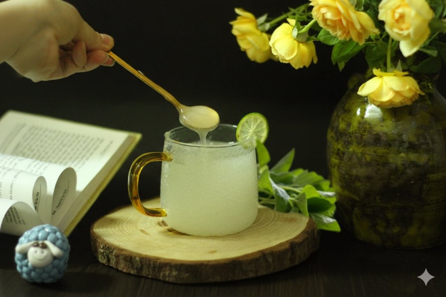 Sắn dây có thể dùng pha nước ấm hoặc chế biến món ăn nhẹ, phù hợp bổ sung vào chế độ ăn hỗ trợ gan.