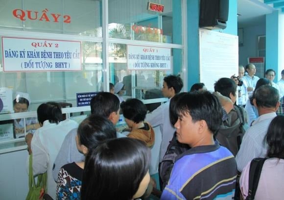 Khi người bệnh có người thân hoặc doanh nghiệp đăng ký sẵn hạn mức bảo lãnh, hệ thống sẽ xác thực thông tin và ngân hàng tự động phong tỏa khoản tiền tương ứng.