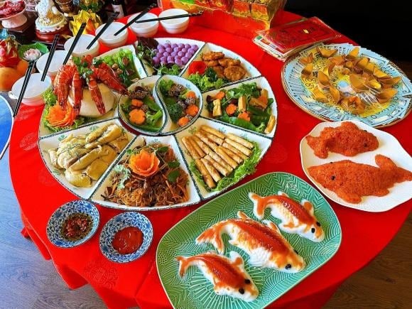 Việc chọn giờ lành để hành lễ được nhiều gia đình coi trọng với mong muốn cầu một năm mới bình an, thuận lợi.