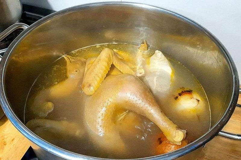 Cách luộc gà đúng chuẩn