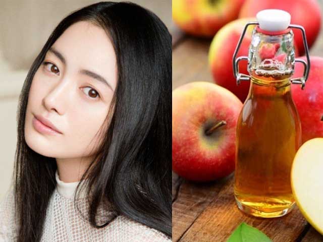 Khi được pha loãng và sử dụng hợp lý, giấm táo giúp đưa độ pH da đầu trở về trạng thái tự nhiên.