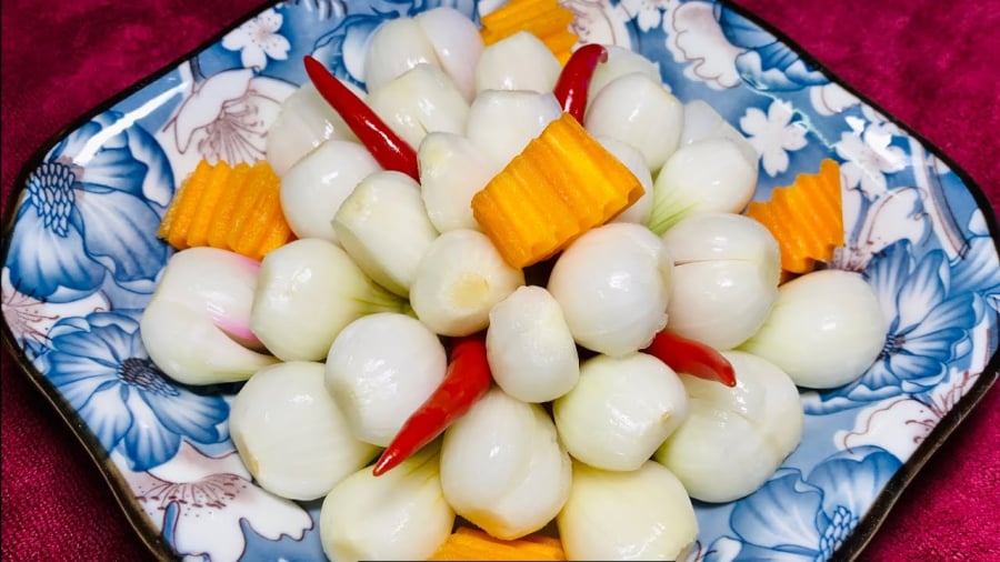 Ưu điểm của cách này là hành lên men nhanh, ít mùi hăng và đặc biệt khó bị nổi váng.