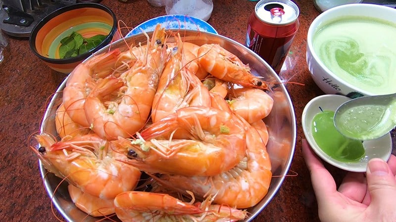 Tôm luộc là món ăn ngon, được nhiều người yêu thích