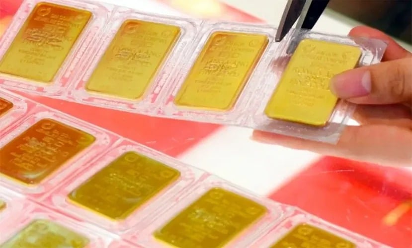 Sau hơn 20 phút giao dịch, vào lúc 6 giờ 22 phút (giờ Hà Nội), giá vàng giao ngay tăng thêm 35,18 USD/ounce, lên mức 4.997,33 USD/ounce, tiến sát ngưỡng 5.000 USD/ounce.    