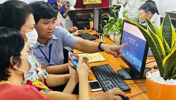 Theo nội dung nghị định, các nhân sự thuộc diện chuyên trách sẽ được hỗ trợ thêm 5 triệu đồng mỗi tháng. 