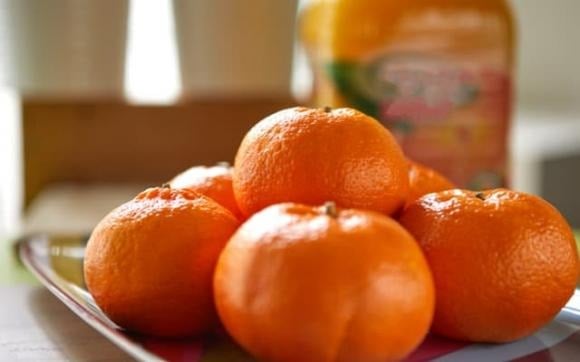 Cam và quýt có hình dáng tròn đầy, màu sắc tươi sáng, gợi liên tưởng đến tiền tài và sự sung túc. 