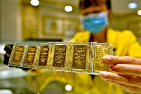 Đà điều chỉnh của kim loại quý diễn ra khi doanh số bán lẻ tại Mỹ bất ngờ đi ngang, phản ánh sức mua có dấu hiệu chững lại. 