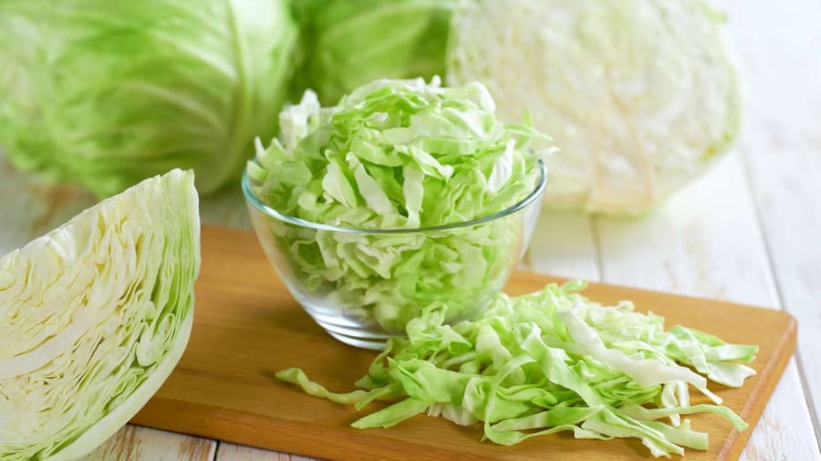 Bắp cải là một trong những loại rau có tác dụng hỗ trợ giảm cân, giảm mỡ bụng rất tốt.