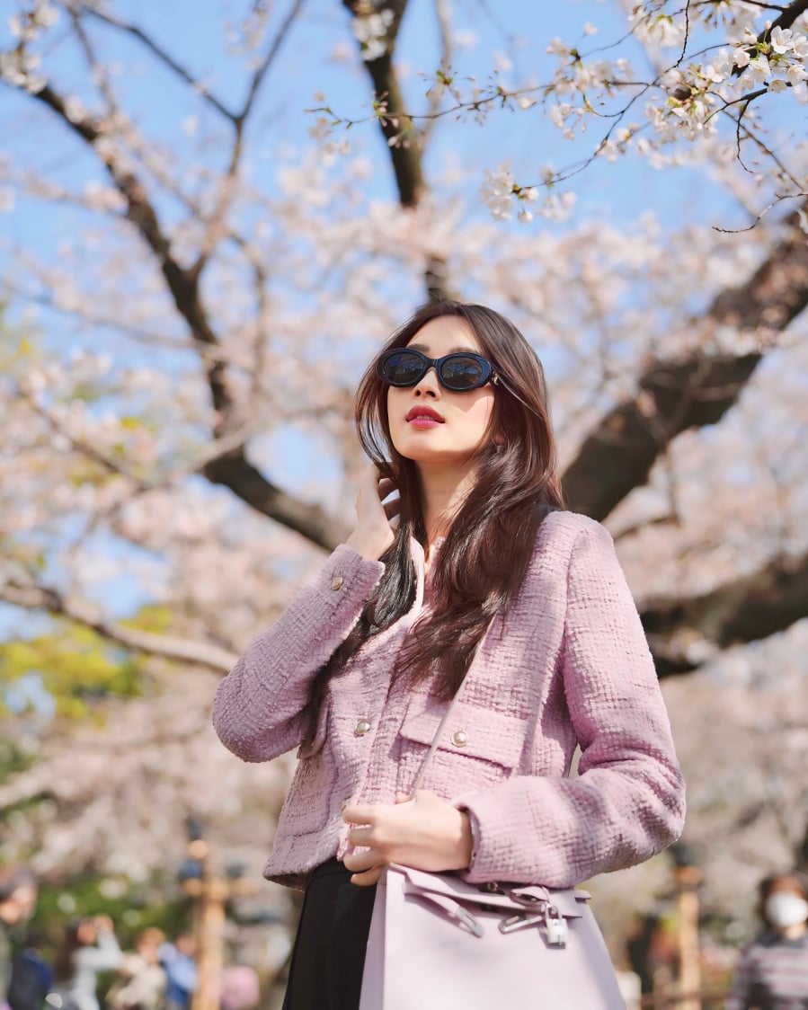 Gắn liền với hình ảnh thanh lịch và nền nã, Đặng Thu Thảo luôn trung thành với phong cách nhẹ nhàng, tinh tế.