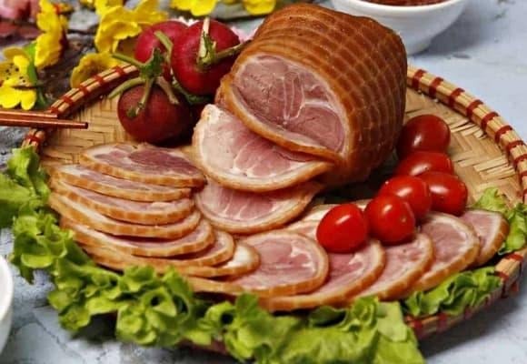 Để bảo vệ sức khỏe trong những ngày đầu năm, PGS.TS.BS Lâm Vĩnh Niên đưa ra một số khuyến cáo khi sử dụng thực phẩm muối.    