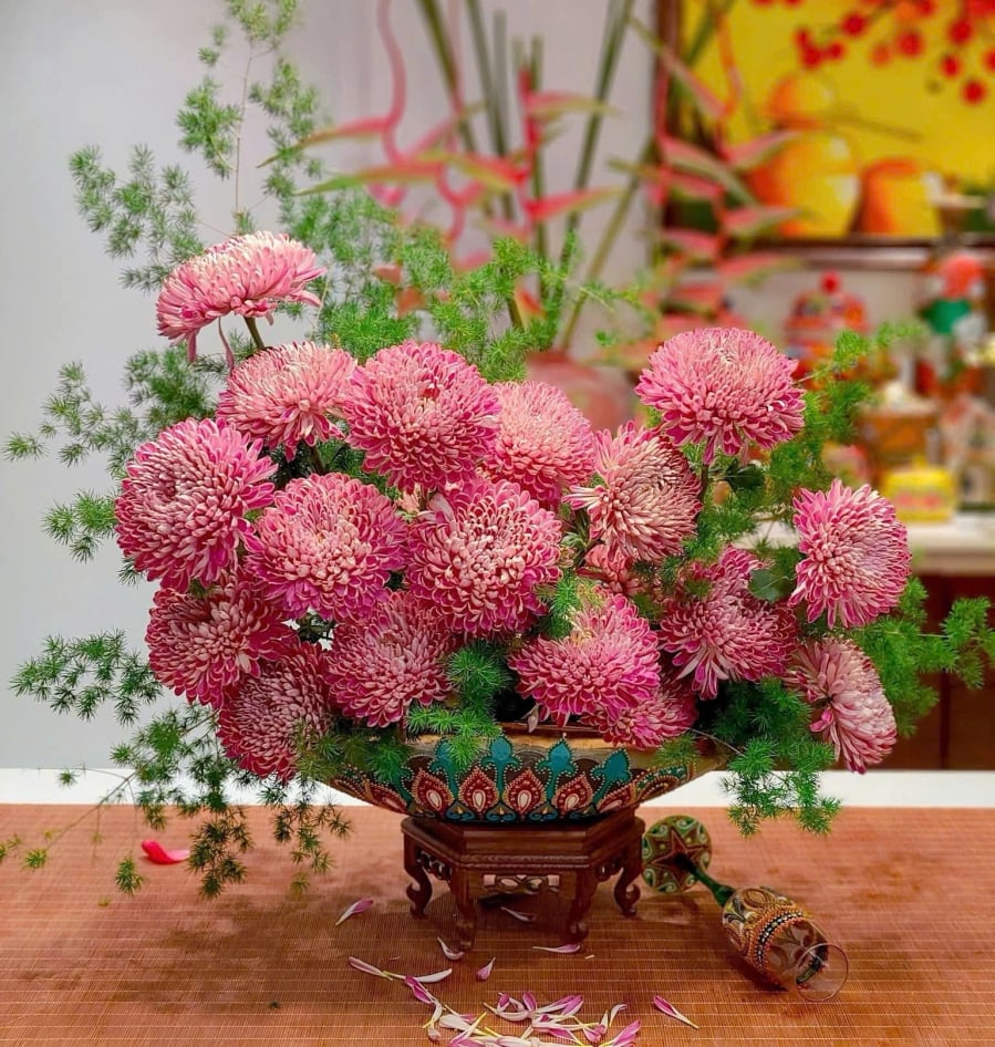 Hoa Tết không chỉ cần chọn đúng mà còn phải chăm đúng để giữ năng lượng tốt trong nhà.