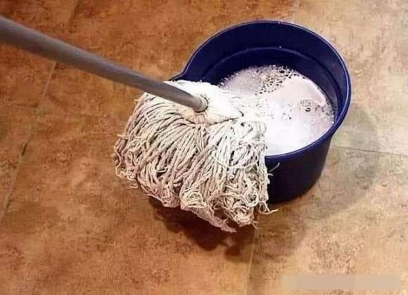 Bột giặt vốn có khả năng làm sạch tốt nhờ các hoạt chất tẩy rửa.