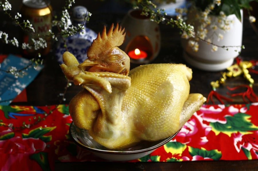 Thực tế, nhiều trường hợp xương hơi hồng không phải vì gà sống, mà do sắc tố tự nhiên trong tủy xương phản ứng với nhiệt.