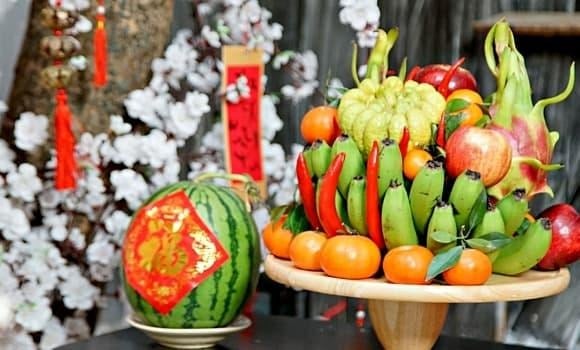 Trong quan niệm truyền thống, hình ảnh nải chuối xanh xòe rộng như bàn tay nâng đỡ, bao bọc các loại quả khác thể hiện sự chở che của tổ tiên đối với con cháu. 