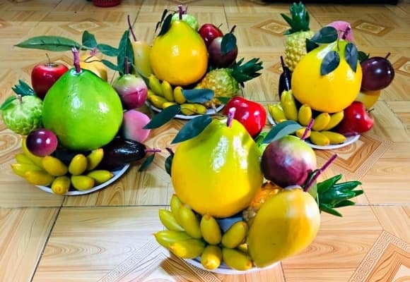 Dù được làm tinh xảo, bền đẹp và tiện lợi, hoa quả giả vẫn không phù hợp để đặt trên bàn thờ.