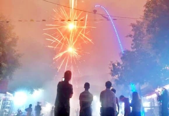 Ngược lại, pháo nổ là loại chứa thuốc pháo, khi đốt phát ra tiếng nổ lớn hoặc tiếng rít mạnh như pháo bi, pháo cối, pháo tép… 