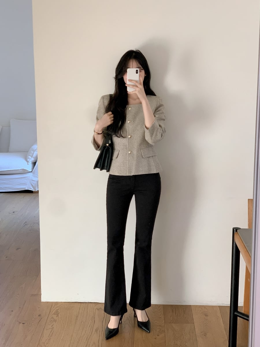 Các gam màu nhẹ nhàng như kem, be, xanh nhạt hoặc hồng phấn giúp tổng thể trông tươi mới mà không quá nổi bật. 