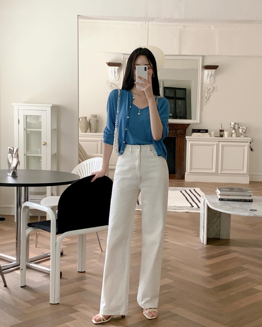 Màu trắng giúp tổng thể trông sáng và gọn gàng hơn, trong khi pastel bổ sung nét mềm mại và trẻ trung.