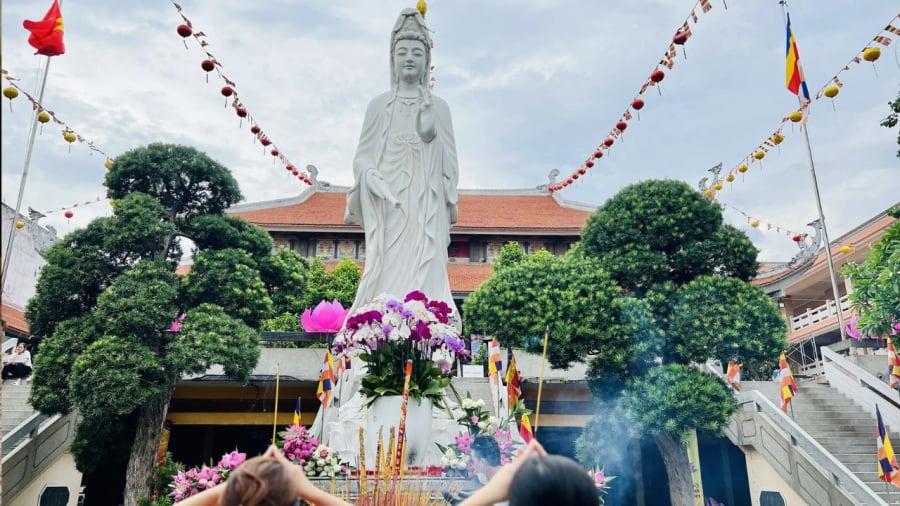Khi đi chùa đầu năm, không nên cầu xin những điều như làm tổn thương người khác, những mong muốn ích kỷ.