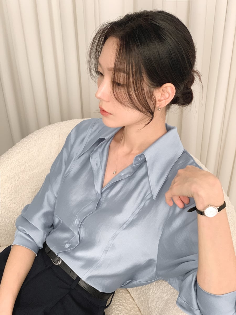 Tóc búi luôn tạo cảm giác gọn gàng và chỉn chu, đồng thời làm nổi bật đường nét gương mặt