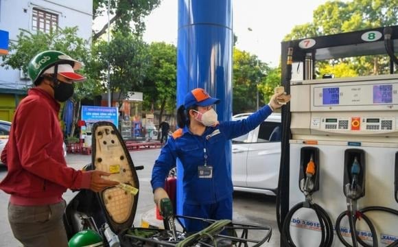 Dựa vào số lít đã bơm và quãng đường thực tế, bạn sẽ dễ dàng chọn được nơi bán xăng khiến mình cảm thấy yên tâm và tin tưởng hơn.    