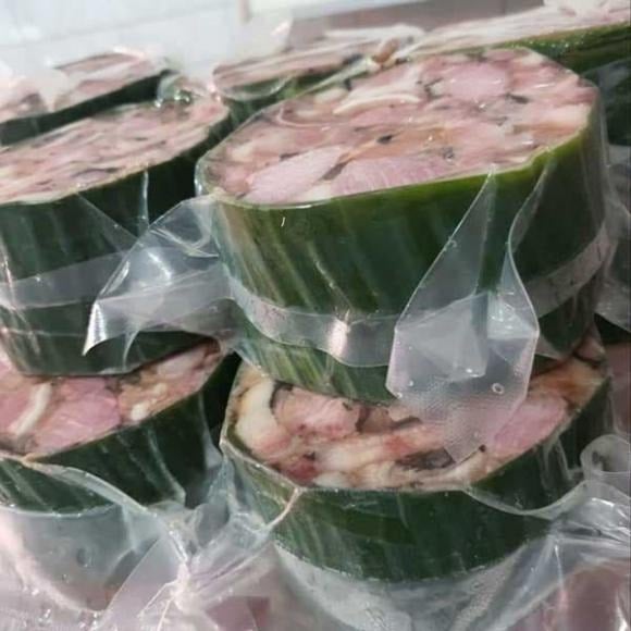 Giò thủ, dù tự làm hay mua sẵn, cũng nên được bảo quản trong tủ lạnh.