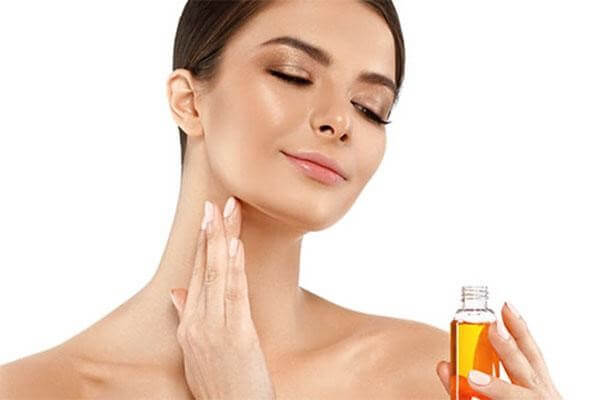 Có thể làm ấm nhẹ trước khi massage để tăng khả năng thẩm thấu, sau đó làm sạch lại bằng sản phẩm dịu nhẹ để tránh cảm giác bít tắc.