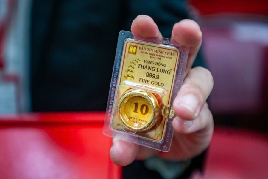 Trong bối cảnh ngày Vía Thần Tài (26/2) cận kề, nhu cầu mua vàng được dự báo sẽ gia tăng, người dân nên theo dõi sát biến động giá và cân nhắc kỹ trước khi giao dịch.    