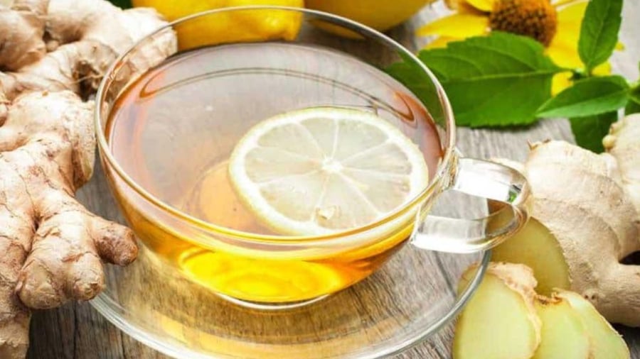 Uống nước chanh gừng trước bữa ăn khoảng 20-30 phút có tác dụng hỗ trợ tiêu hóa, giảm cảm giác thèm ăn, hỗ trợ kiểm soát cân nặng tốt hơn. 