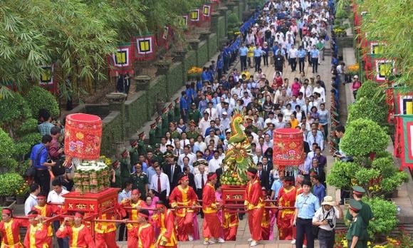 Năm 2026, ngày Giỗ Tổ Hùng Vương rơi vào Chủ nhật (26/4 Dương lịch). Do trùng cuối tuần, người lao động được nghỉ bù vào thứ Hai (27/4).