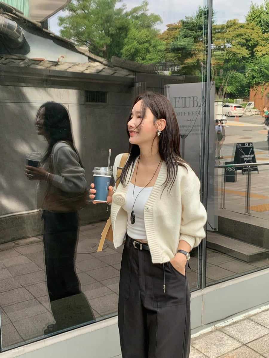Cardigan dáng ngắn giúp cải thiện tỷ lệ cơ thể, trong khi dáng dài mang lại vẻ nữ tính, nhẹ nhàng hơn.