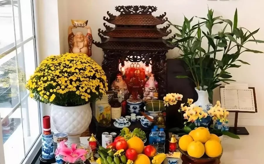 Hoa cúc từ lâu đã gắn bó với đời sống tâm linh người Việt, đại diện cho phúc lộc, sự trường thọ và bền lâu.