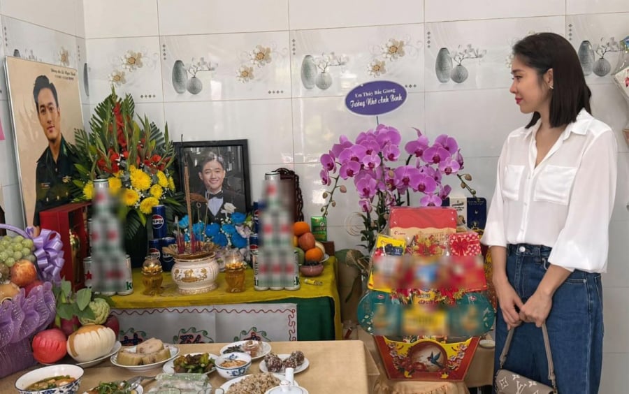 Lê Phương nhắn nhủ xúc động khi viếng Quý Bình  