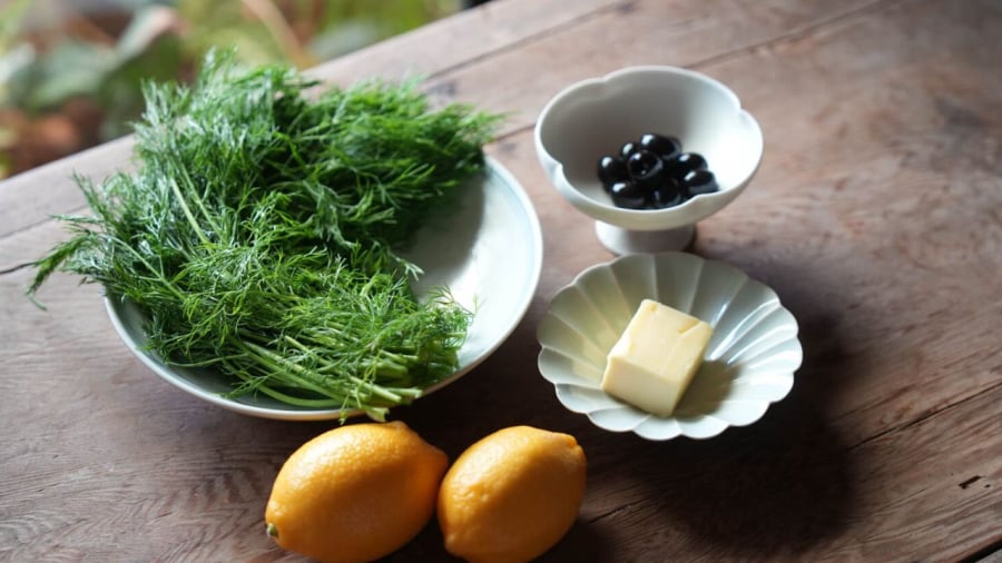 Rau thì là chứa nhiều canxi, có tác dụng củng cố sự chắc khỏe của xương.