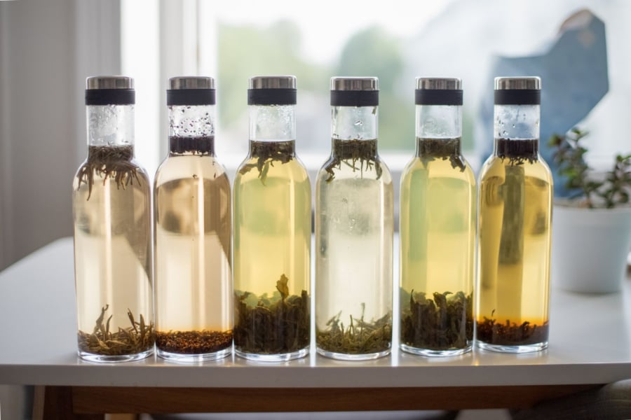 Trà ủ lạnh vượt trội hơn nước lọc mà không có calo hay chất béo, hoàn toàn phù hợp với người đang giảm cân, ăn chay hoặc cần thanh lọc.