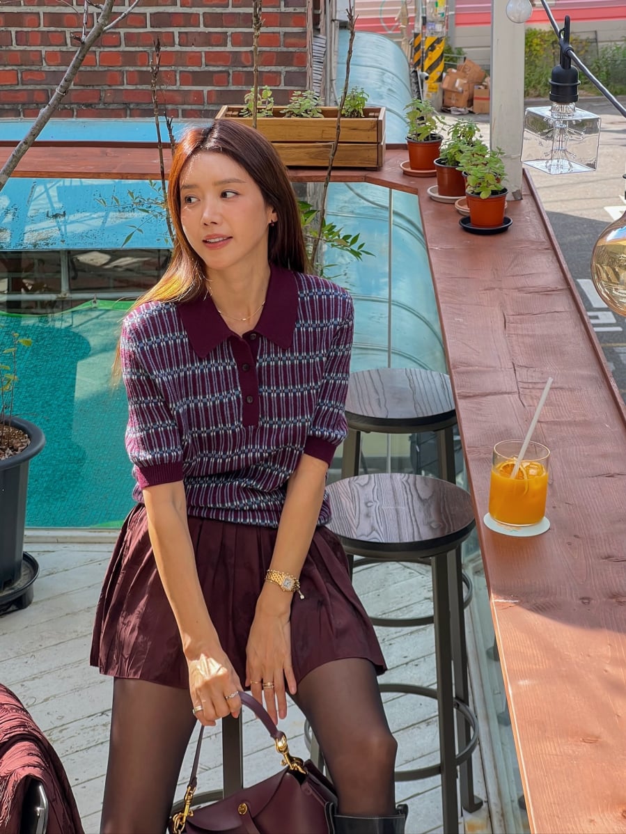 Thiết kế này tạo sự giao thoa giữa nét cổ điển và tinh thần trẻ trung, đặc biệt phù hợp thời điểm giao mùa. 