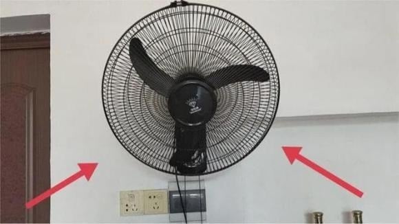 Sau khi dung dịch đã phát huy tác dụng, dùng khăn mềm hoặc vải bông sạch lau nhẹ nhàng từng nan lồng và cánh quạt.