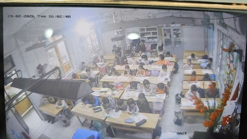 Theo báo cáo ban đầu, sự việc xảy ra vào khoảng 15h ngày 24/2 tại lớp 2A2 trong giờ Đạo đức.