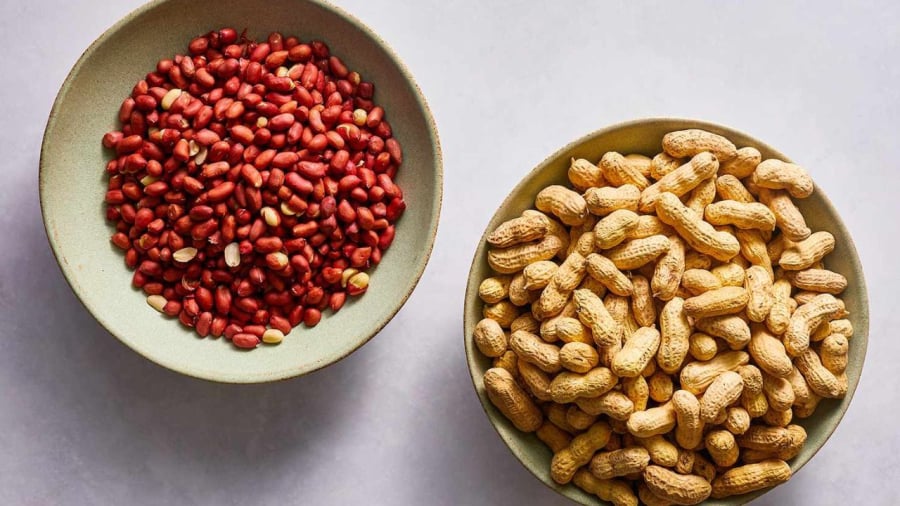 Thường xuyên ăn lạc mang lại nhiều lợi ích cho sức khỏe như cung cấp chất chống oxy hóa, bảo vệ tim mạch...