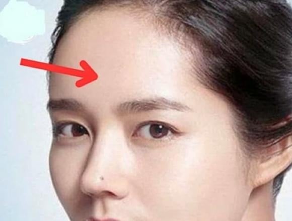 Trong nhân tướng học, vầng trán không chỉ đại diện cho trí tuệ mà còn phản ánh tiền vận và cơ hội phía trước.