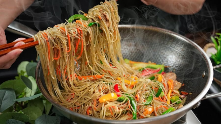 Một số loại miến có thể có chỉ số đường huyết thấp hơn so với cơm trắng, từ đó giúp hạn chế tình trạng đường huyết tăng cao sau khi ăn.