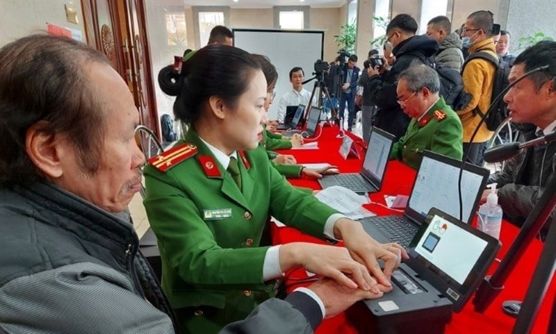 Duy nhất 1 đối tượng được cấp CCCD vô thời hạn, là ai?