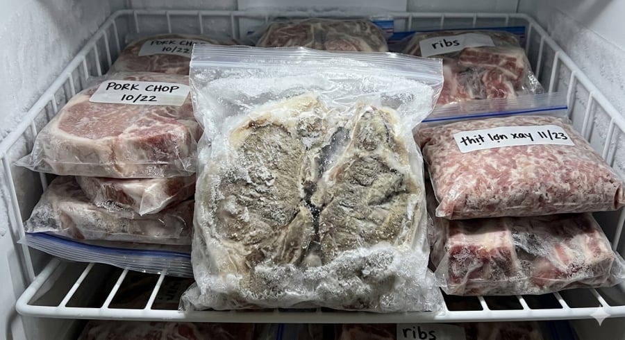 Thịt lợn trữ đông quá lâu hoặc cấp đông nhiều lần có thể giảm chất lượng và tiềm ẩn nguy cơ mất an toàn thực phẩm