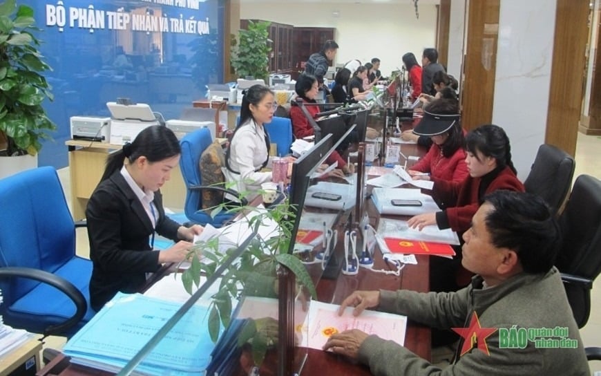 Bộ Nội vụ vừa ban hành Công văn 11600/BNV-CTL&BHXH năm 2025, trả lời kiến nghị của cử tri gửi trước Kỳ họp thứ 10, Quốc hội khóa XV về đề xuất tăng lương cơ sở từ năm 2026.    