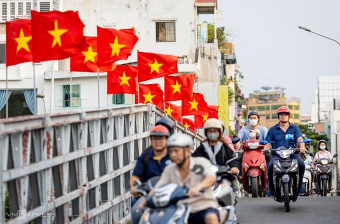 Hiện nay, người lao động tại Việt Nam có 11 ngày nghỉ lễ, Tết hưởng nguyên lương mỗi năm, gồm: Tết Dương lịch (1 ngày), Tết Nguyên đán (5 ngày), Giỗ Tổ Hùng Vương (1 ngày), Ngày 30/4 và 1/5 (2 ngày), Quốc khánh (2 ngày).    