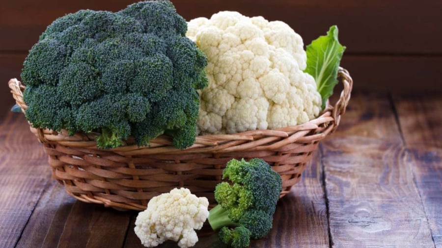 Súp lơ xanh và súp lơ trắng đều có giá trị dinh dương cao, mang lại nhiều lợi ích cho sức khỏe.
