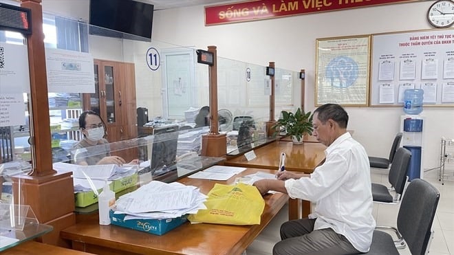 Luật cũng quy định cần có chính sách điều chỉnh lương hưu hợp lý đối với những người có mức hưởng thấp và những người nghỉ hưu trước năm 1995, nhằm từng bước thu hẹp khoảng cách chênh lệch lương hưu giữa các nhóm nghỉ hưu ở những thời kỳ khác nhau.    