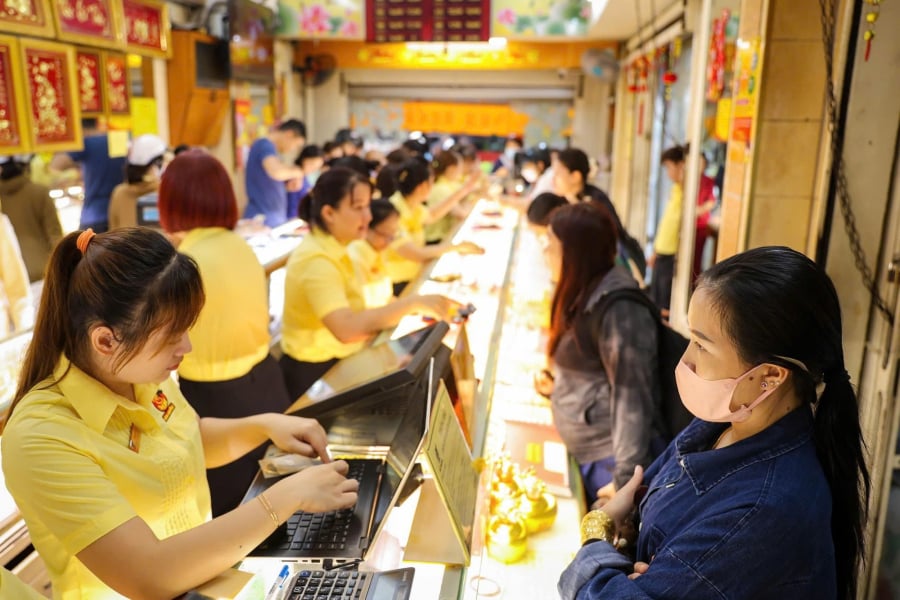 Trên thị trường quốc tế, giá vàng cuối tuần phục hồi lên khoảng 5.172 USD/ounce nhưng vẫn giảm 106 USD so với cuối tuần trước.    